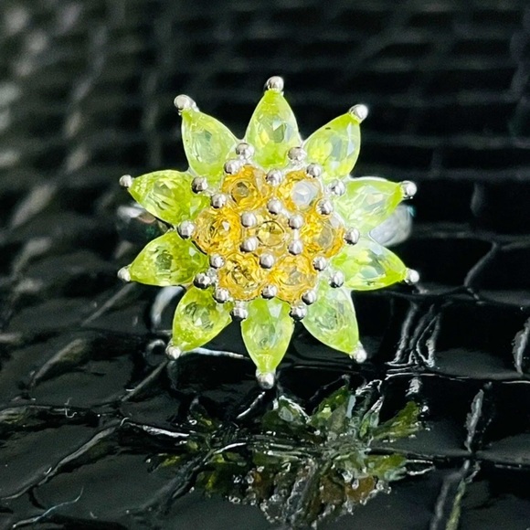 Jewelry - Genuine Peridot & Citrine Floral Cluster Halo Sterling Silver Ring